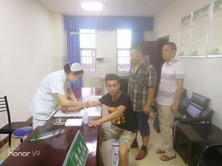 懷化(huà)保安,懷化(huà)押運,懷化(huà)聯網報(bào)警,懷化(huà)市(shì)保安,懷化(huà)市(shì)保安公司